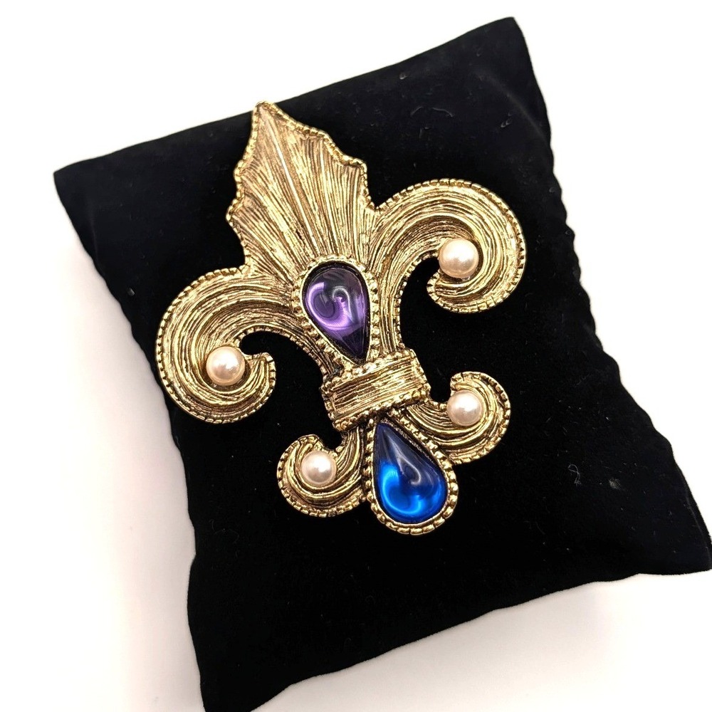 Unsigned Fleur De Lis Brooch Gold Tone Blue Purple Cabochon Pearl Pin 2.5"